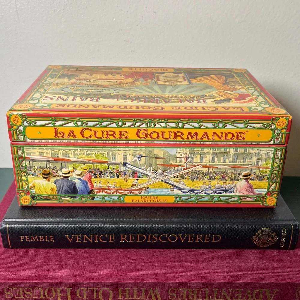 La Cure Gourmande Vintage Gourmet Biscuit Box‎ Chateau Scene France